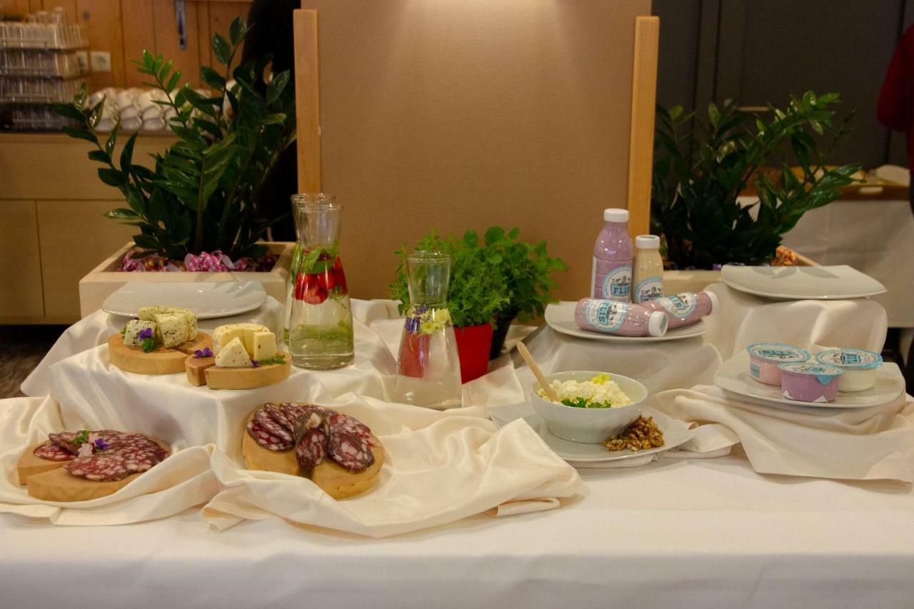 Wellness Hotel Montis 莫济列 外观 照片